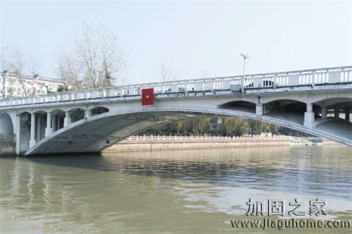 經過多次維修加固的徐凝門橋“退役”，功成身退