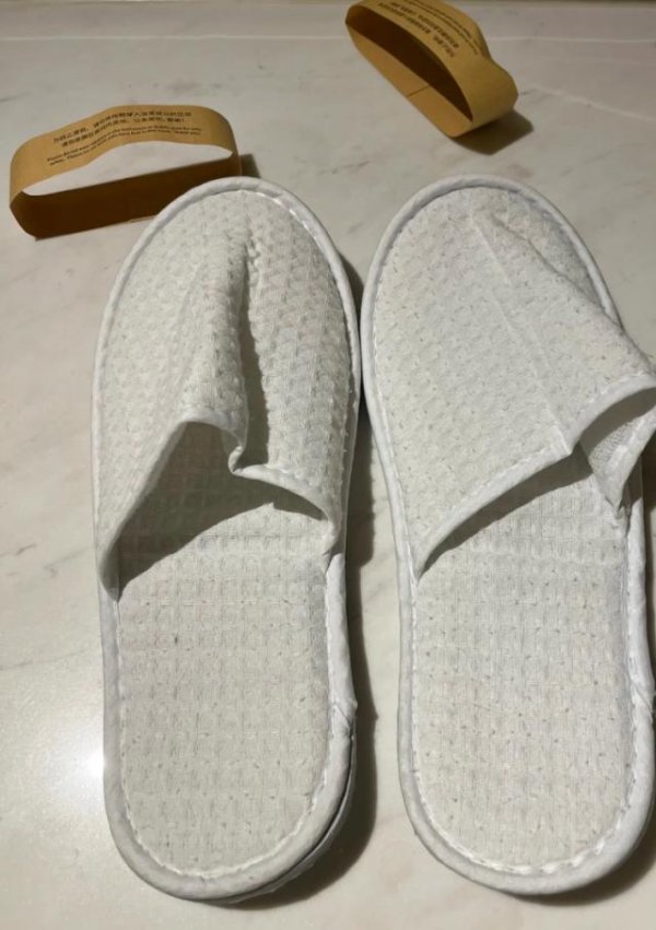 配查网 万豪酒店被曝拖鞋回收重复利用